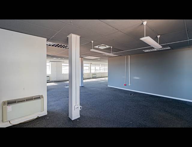 800M² OFFICE TO LET IN FERNDALE